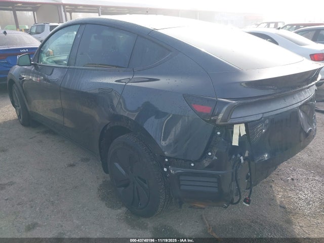 2026 TESLA MODEL Y 7SAYGDEE2TF444077 Photo 2