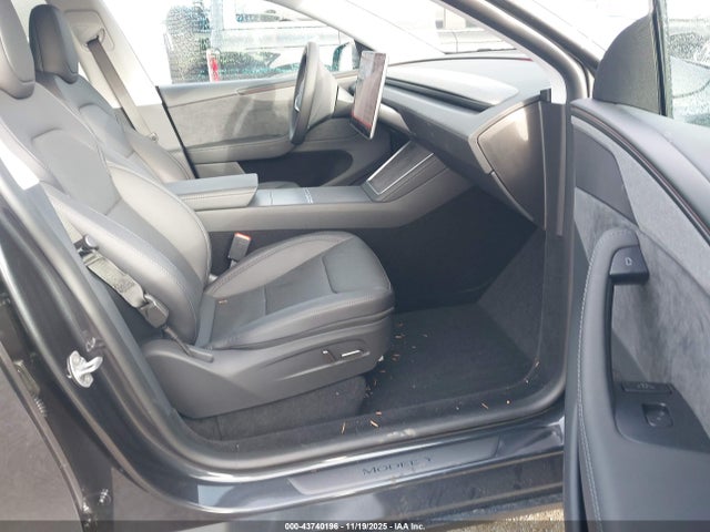2026 TESLA MODEL Y 7SAYGDEE2TF444077 Photo 4