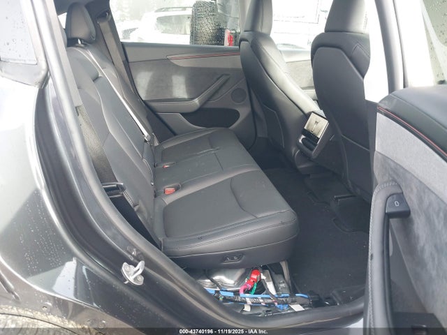 2026 TESLA MODEL Y 7SAYGDEE2TF444077 Photo 7