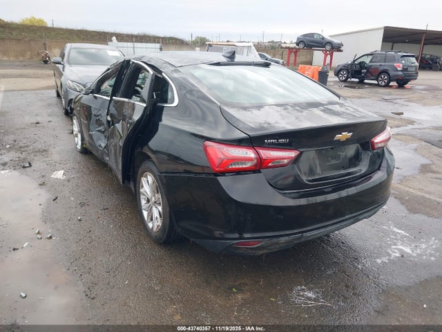 2019 CHEVROLET MALIBU 1G1ZD5STXKF221405 Photo 2