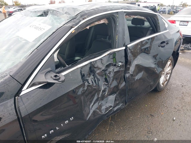 2019 CHEVROLET MALIBU 1G1ZD5STXKF221405 Photo 5