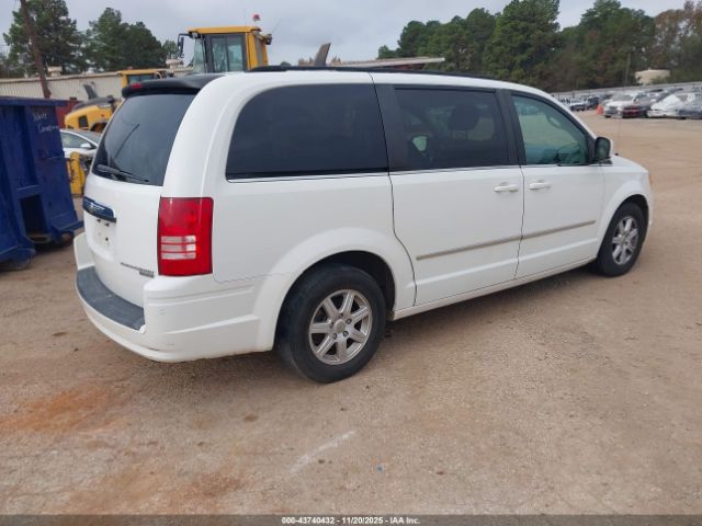 2010 CHRYSLER TOWN & COUNTRY 2A4RR5D15AR132251 Photo 3