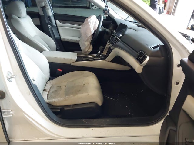 Honda Accord 2018 1HGCV1F18JA080732 Image 18