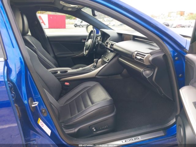2016 LEXUS IS 200T JTHBA1D2XG5013857 Photo 4