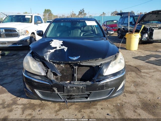 43740632 :رقم المزاد ، KMHGC4DD7DU233832 vin ، 2013 Hyundai Genesis 3.8 مزاد بيع