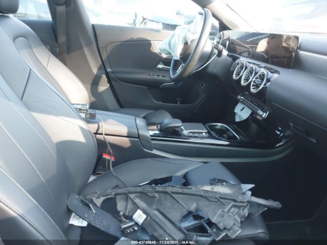 2022 MERCEDES-BENZ CLA 250 COUPE W1K5J4GB0NN320663 Photo 4