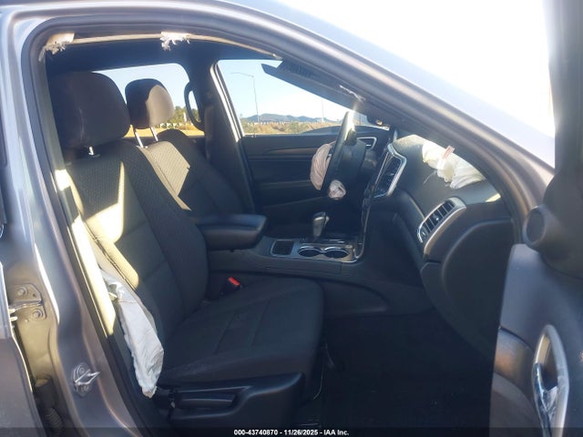1C4RJEAG6JC451172 Jeep Grand Cherokee Laredo E 4x2
