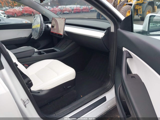 2021 TESLA MODEL Y 5YJYGDEE0MF251537 Photo 4