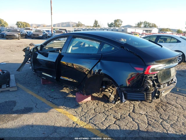 2025 TESLA MODEL 3 5YJ3E1EB1SF964545 Photo 2