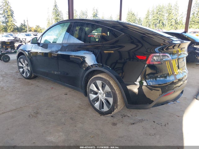2023 TESLA MODEL Y 7SAYGDEE3PF624982 Photo 2