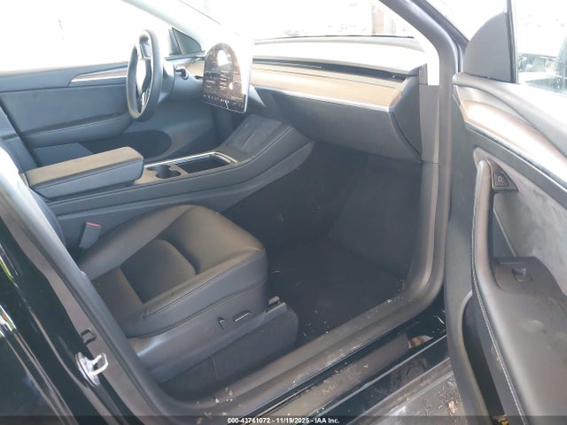 2023 TESLA MODEL Y 7SAYGDEE3PF624982 Photo 4