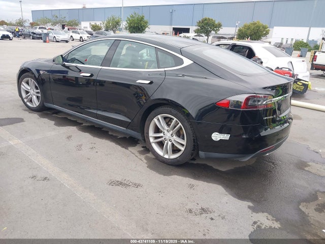 2015 TESLA MODEL S 5YJSA1E16FF107254 Photo 2