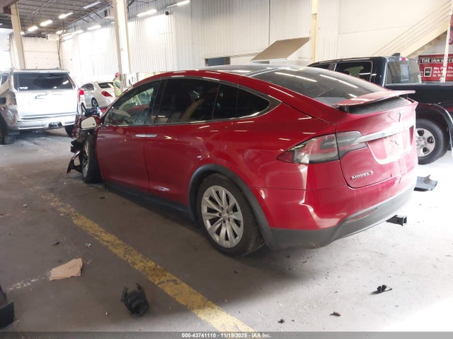 2016 TESLA MODEL X 5YJXCBE26GF027730 Photo 2