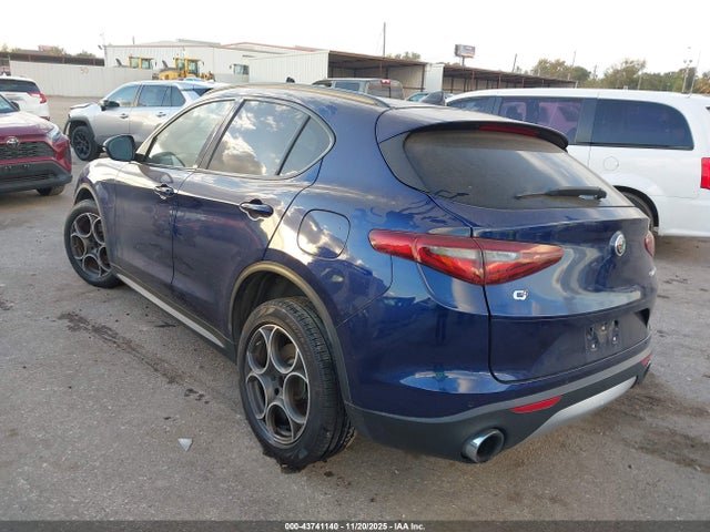2018 ALFA ROMEO STELVIO ZASFAKPN8J7B67470 Photo 2