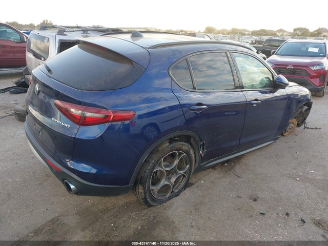 2018 ALFA ROMEO STELVIO ZASFAKPN8J7B67470 Photo 3
