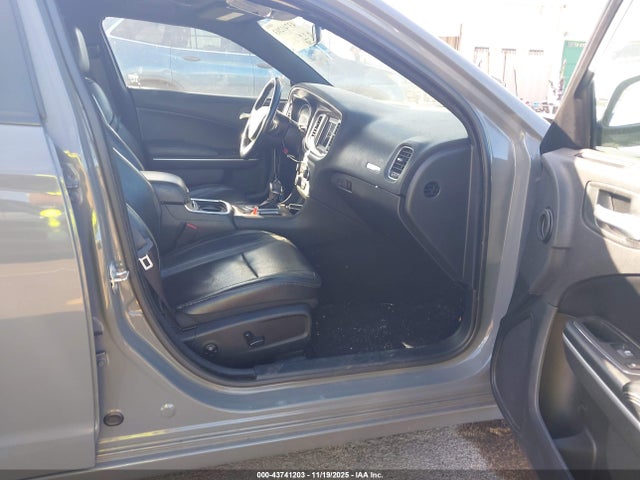 2C3CDXBG5KH725603 Dodge Charger Sxt Rwd