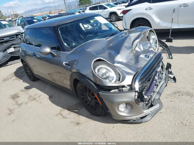 2019 MINI HARDTOP WMWXP5C59K2L06584 Photo 0