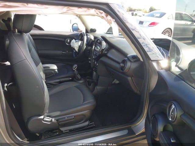 2019 MINI HARDTOP WMWXP5C59K2L06584 Photo 4