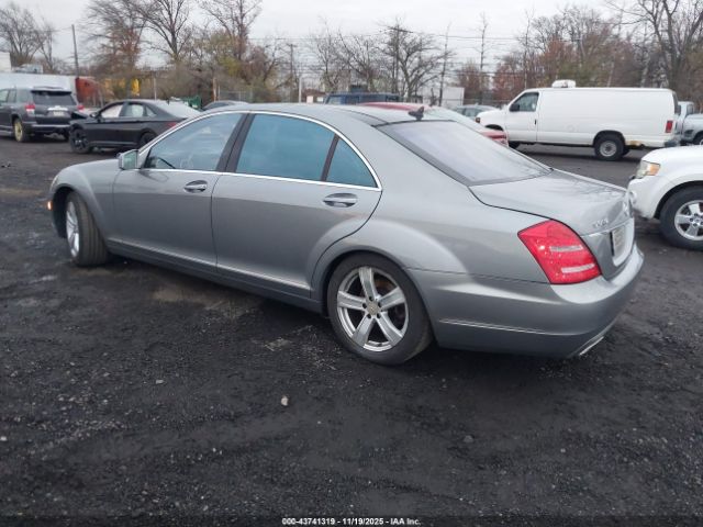 2011 MERCEDES-BENZ S 550 WDDNG8GB7BA365639 Photo 2