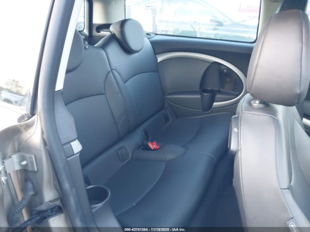 2011 MINI COOPER CLUBMAN WMWZF3C56BTY00069 Photo 7