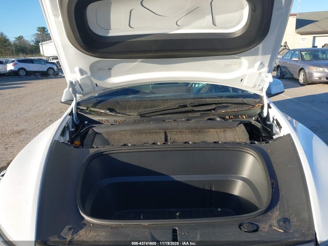 2026 TESLA MODEL Y 7SAYGDEE2TA387988 Photo 9