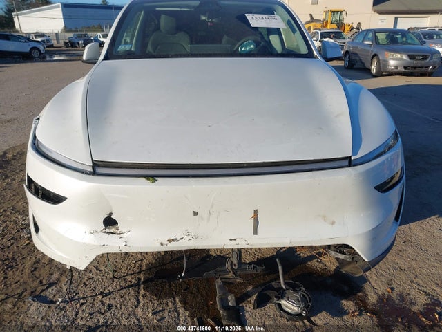 2026 TESLA MODEL Y 7SAYGDEE2TA387988 Photo 5