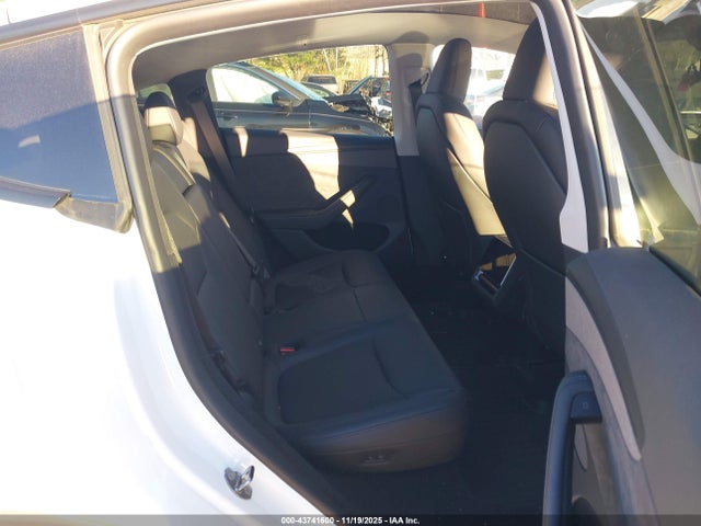 2026 TESLA MODEL Y 7SAYGDEE2TA387988 Photo 7