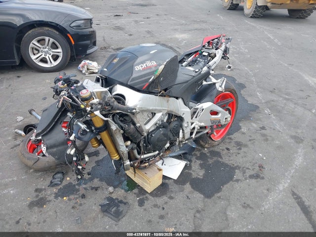 2017 APRILIA RSV4 ZD4KEU001HS000062 Photo 1