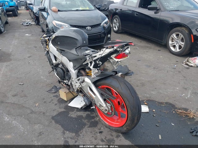 2017 APRILIA RSV4 ZD4KEU001HS000062 Photo 2
