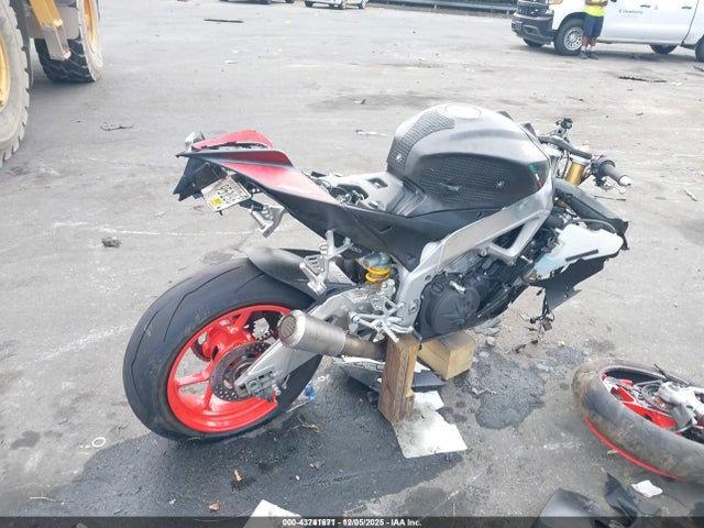 2017 APRILIA RSV4 ZD4KEU001HS000062 Photo 3