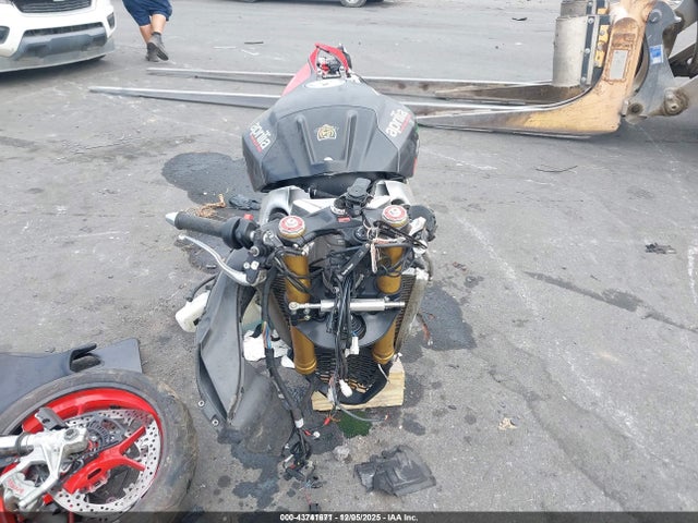 2017 APRILIA RSV4 ZD4KEU001HS000062 Photo 4