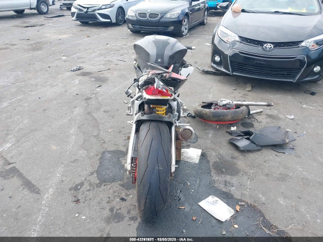 2017 APRILIA RSV4 ZD4KEU001HS000062 Photo 5