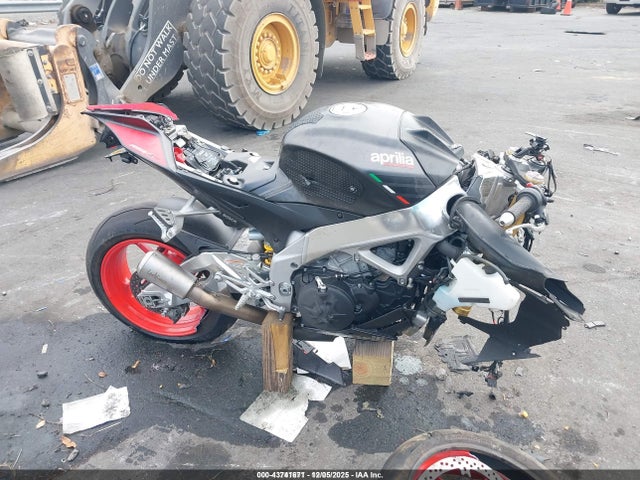 2017 APRILIA RSV4 ZD4KEU001HS000062 Photo 7