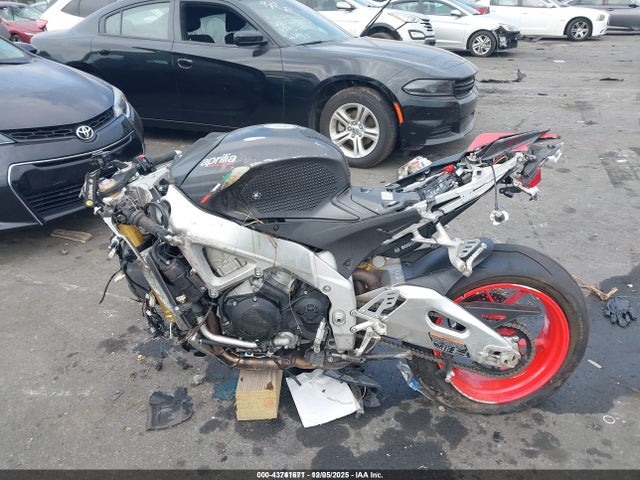 2017 APRILIA RSV4 ZD4KEU001HS000062 Photo 8