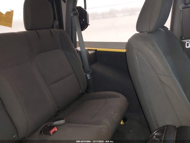 1C4GJXAG7JW281387 Jeep Wrangler Sport 4x4