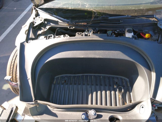 2025 TESLA MODEL 3 5YJ3E1EAXSF021349 Photo 9