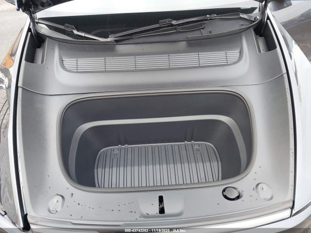 2026 TESLA MODEL Y 7SAYGDEE2TA470921 Photo 9