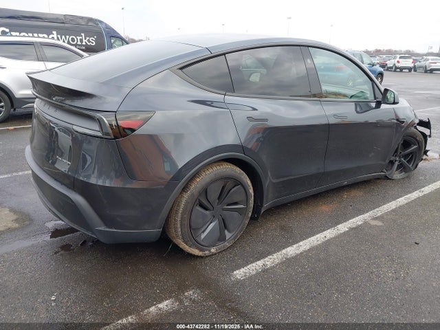 2026 TESLA MODEL Y 7SAYGDEE2TA470921 Photo 3