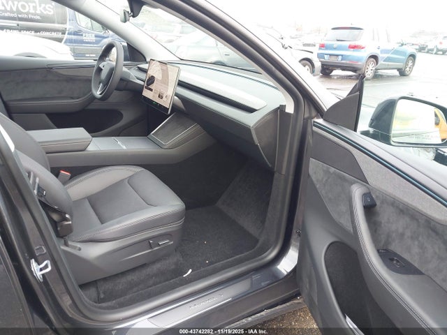 2026 TESLA MODEL Y 7SAYGDEE2TA470921 Photo 4