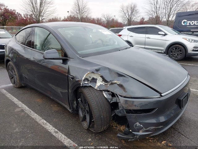 2026 TESLA MODEL Y 7SAYGDEE2TA470921 Photo 5