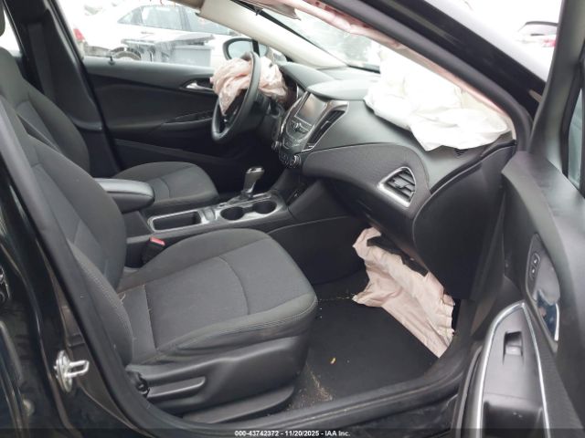 2018 CHEVROLET CRUZE 1G1BE5SM3J7100229 Photo 4