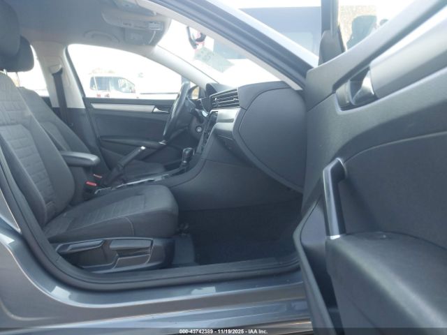 2021 VOLKSWAGEN PASSAT 1VWAA7A38MC004026 Photo 4