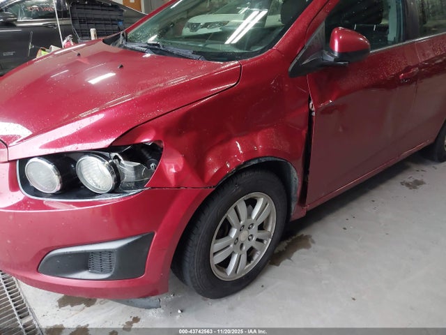 43742563 :رقم المزاد ، 1G1JC5SG4F4110286 vin ، 2015 Chevrolet Sonic Lt Auto مزاد بيع