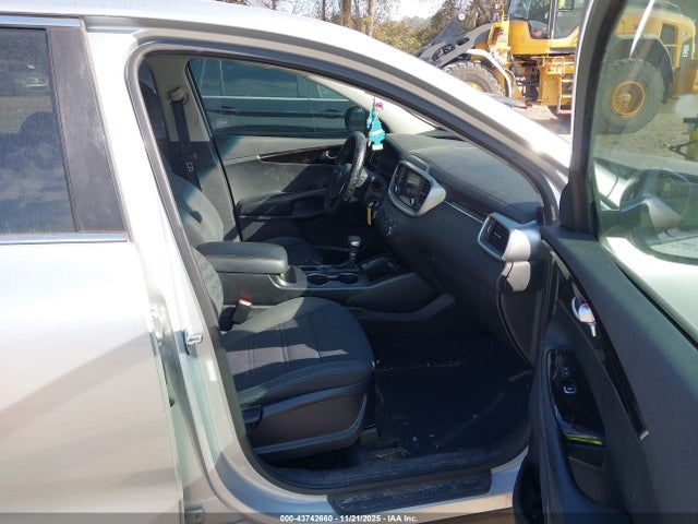 43742660 :رقم المزاد ، 5XYPG4A36KG584153 vin ، 2019 Kia Sorento 2.4l L مزاد بيع
