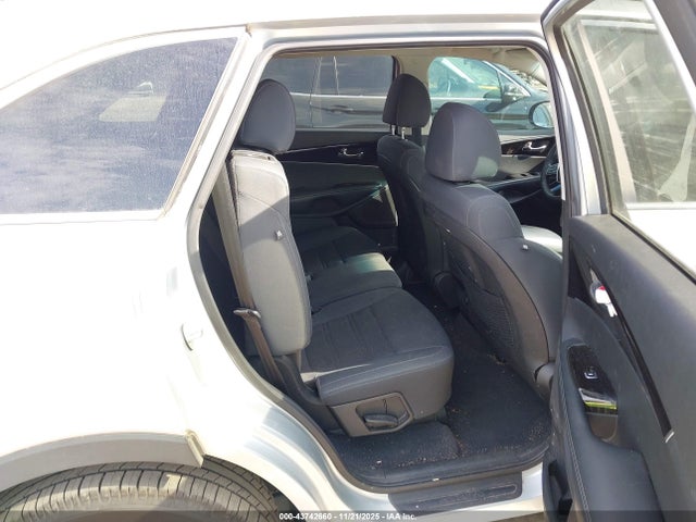 43742660 :رقم المزاد ، 5XYPG4A36KG584153 vin ، 2019 Kia Sorento 2.4l L مزاد بيع