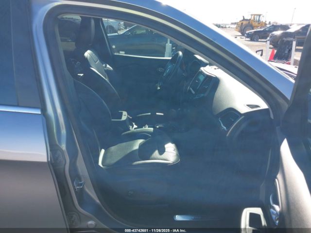 2019 JEEP CHEROKEE 1C4PJLDB3KD325309 Photo 4