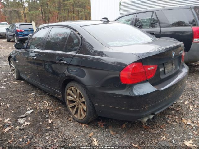 2011 BMW 328I WBAPK5C59BA656124 Photo 2