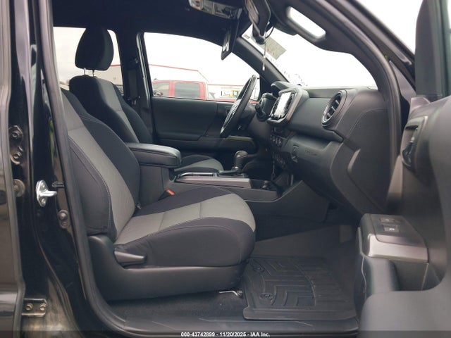 Продажа на аукционе авто 2022 Toyota Tacoma Trd Off Road, vin: 3TMCZ5AN6NM477255, номер лота: 43742899