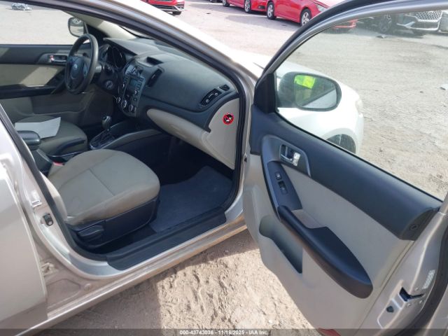 2013 KIA FORTE KNAFU4A21D5733203 Photo 4