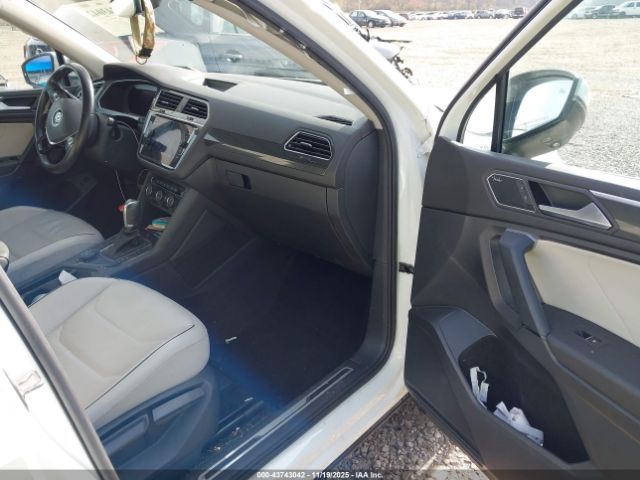 2019 VOLKSWAGEN TIGUAN 3VV4B7AX1KM060354 Photo 4